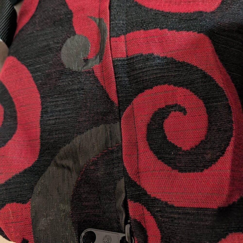 ❤️Large Red & Black Scroll Print Duffle Bag Weekend Travel Tote Overnight Bag❤️ - Picture 3 of 8